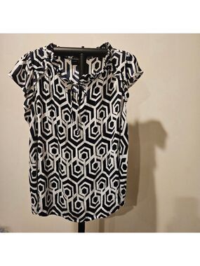 Women's Lane Bryant Flutter Short Sleeves Ruffled Blouse, 14/16, Navy and White